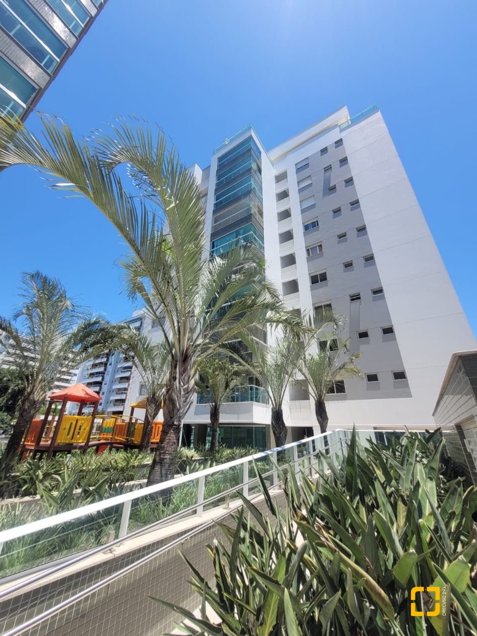 Apartamento com 102m², 4 quartos (sendo 1 suíte), 2 garagens, no bairro Jardim Atlântico em Florianópolis