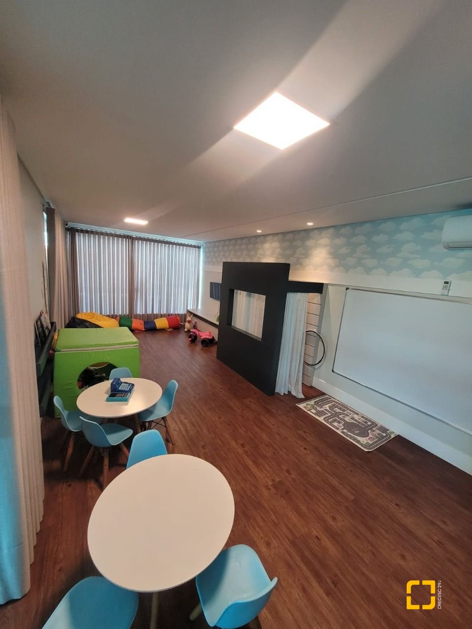 Apartamento com 102m², 4 quartos (sendo 1 suíte), 2 garagens, no bairro Jardim Atlântico em Florianópolis