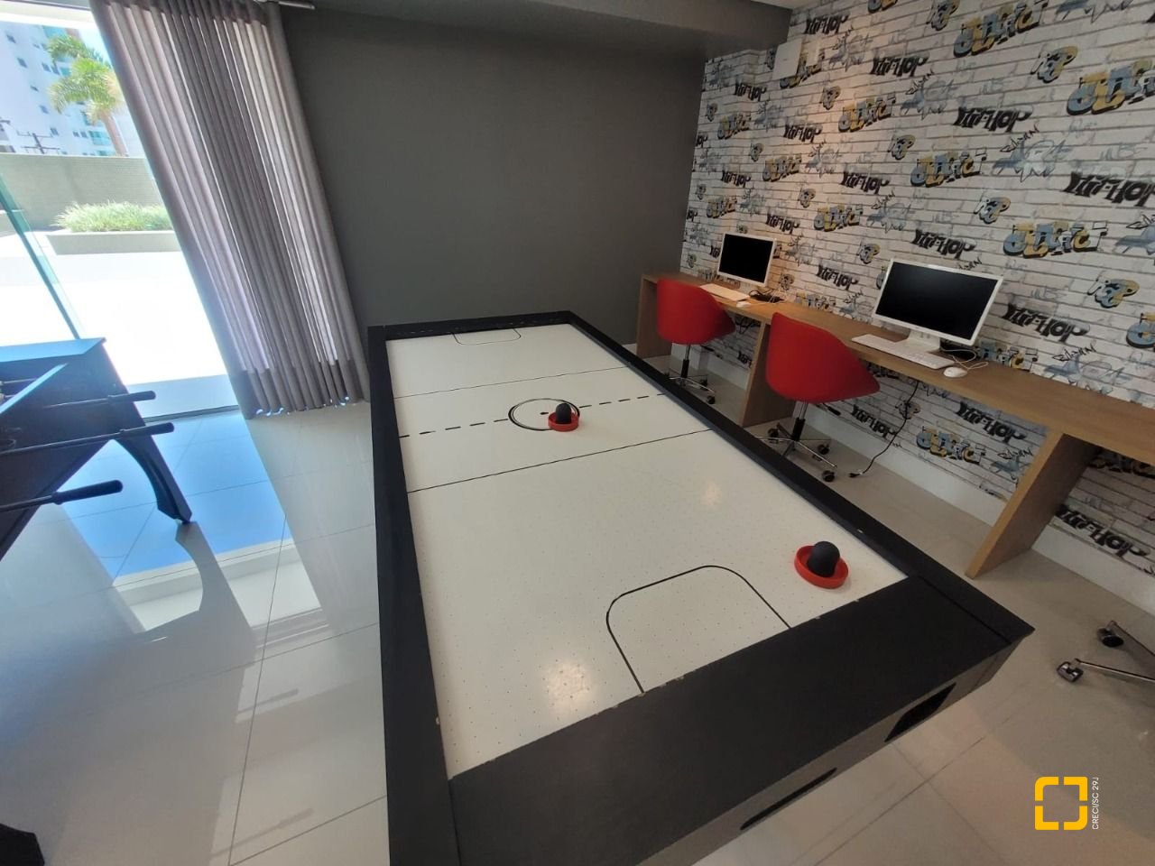 Apartamento com 102m², 4 quartos (sendo 1 suíte), 2 garagens, no bairro Jardim Atlântico em Florianópolis