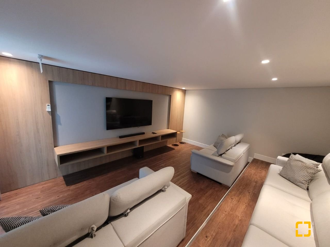 Apartamento com 102m², 4 quartos (sendo 1 suíte), 2 garagens, no bairro Jardim Atlântico em Florianópolis
