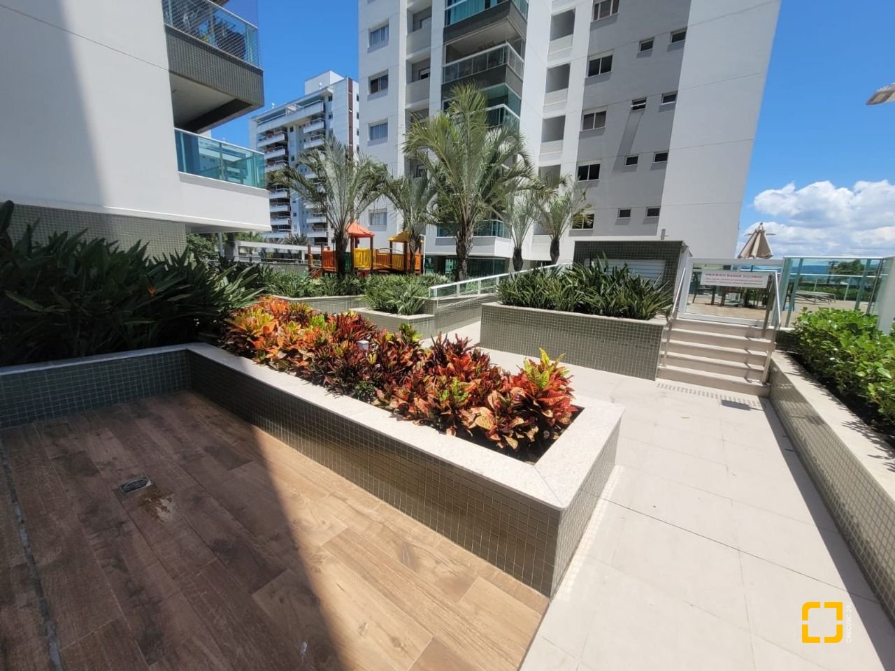 Apartamento com 102m², 4 quartos (sendo 1 suíte), 2 garagens, no bairro Jardim Atlântico em Florianópolis