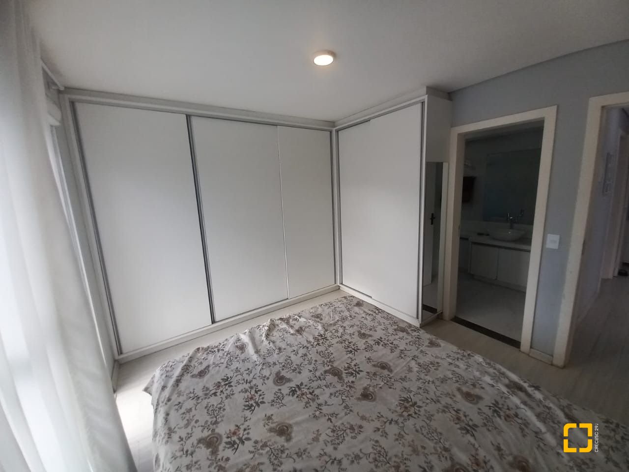 Casa com 158m², 6 quartos (sendo 3 suítes), 2 garagens, no bairro Rio Vermelho em Florianópolis