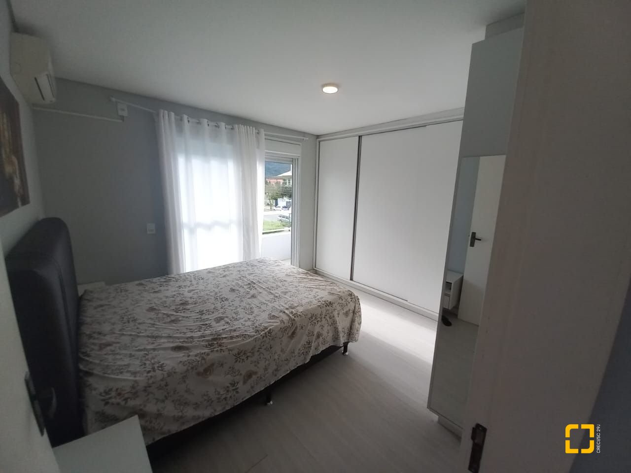 Casa com 158m², 6 quartos (sendo 3 suítes), 2 garagens, no bairro Rio Vermelho em Florianópolis