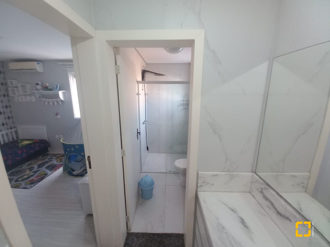 Casa com 158m², 6 quartos (sendo 3 suítes), 2 garagens, no bairro Rio Vermelho em Florianópolis