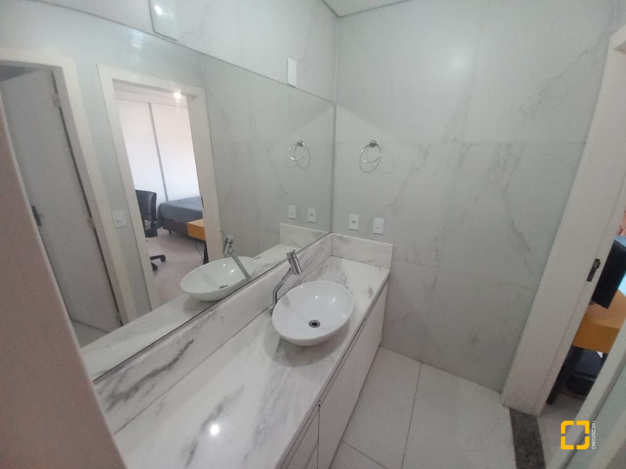 Casa com 158m², 6 quartos (sendo 3 suítes), 2 garagens, no bairro Rio Vermelho em Florianópolis