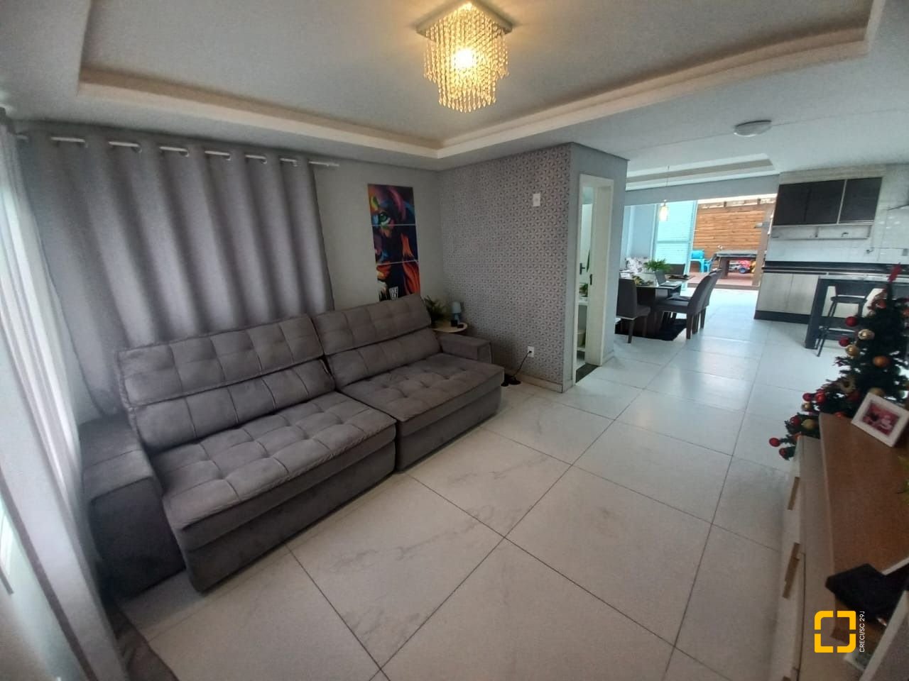 Casa com 158m², 6 quartos (sendo 3 suítes), 2 garagens, no bairro Rio Vermelho em Florianópolis