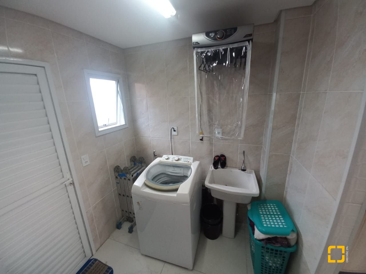 Casa com 158m², 6 quartos (sendo 3 suítes), 2 garagens, no bairro Rio Vermelho em Florianópolis