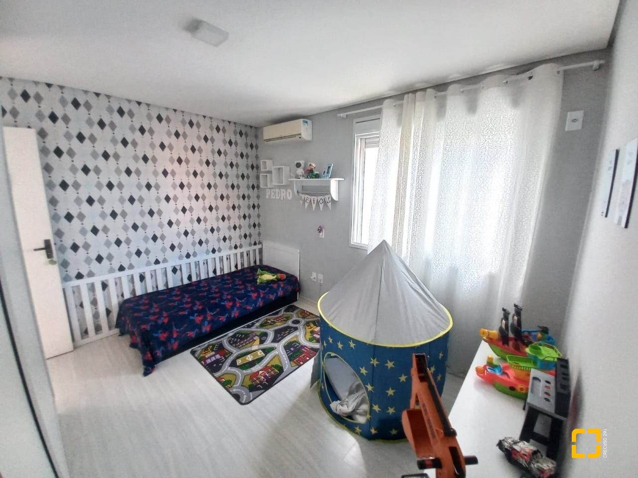 Casa com 158m², 6 quartos (sendo 3 suítes), 2 garagens, no bairro Rio Vermelho em Florianópolis