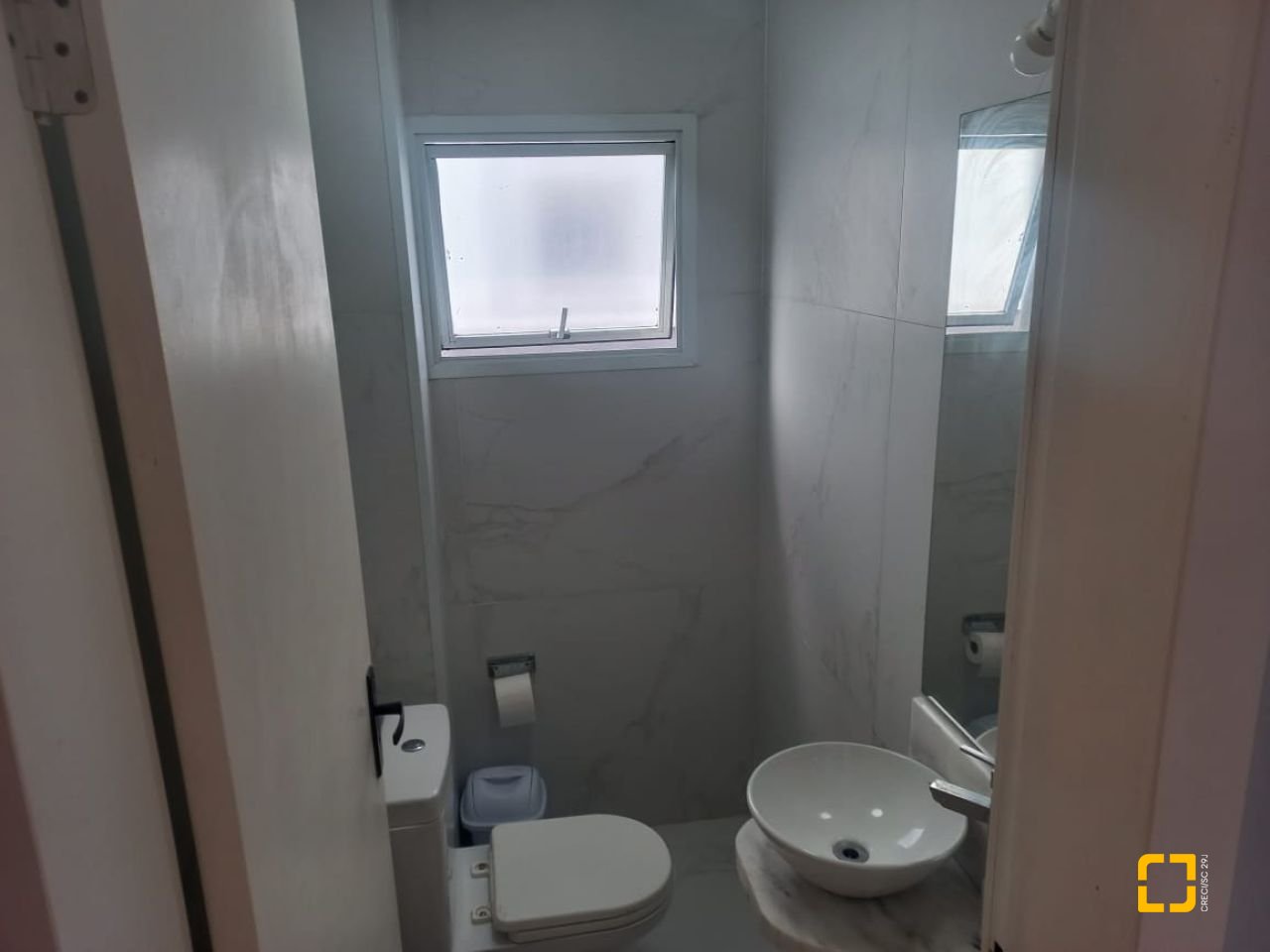 Casa com 158m², 6 quartos (sendo 3 suítes), 2 garagens, no bairro Rio Vermelho em Florianópolis