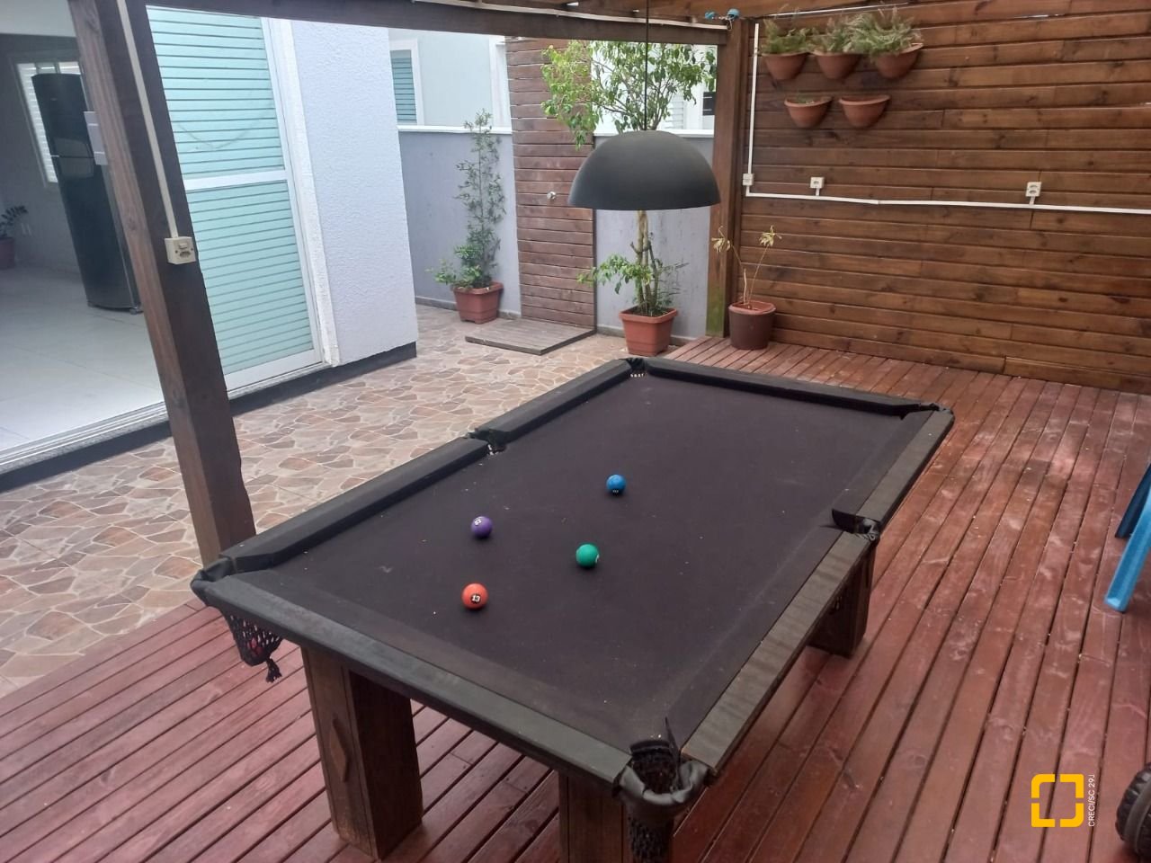 Casa com 158m², 6 quartos (sendo 3 suítes), 2 garagens, no bairro Rio Vermelho em Florianópolis