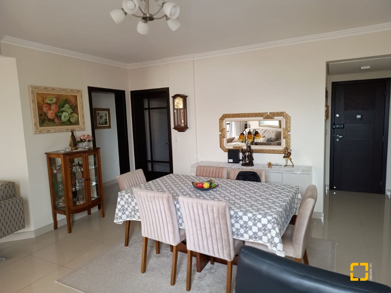 Apartamento com 128m², 4 quartos (sendo 1 suíte), 1 garagem, no bairro Estreito em Florianópolis