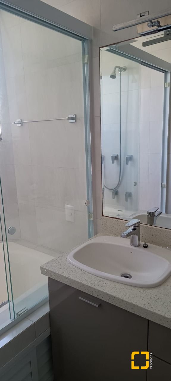 Apartamento com 128m², 4 quartos (sendo 1 suíte), 1 garagem, no bairro Estreito em Florianópolis