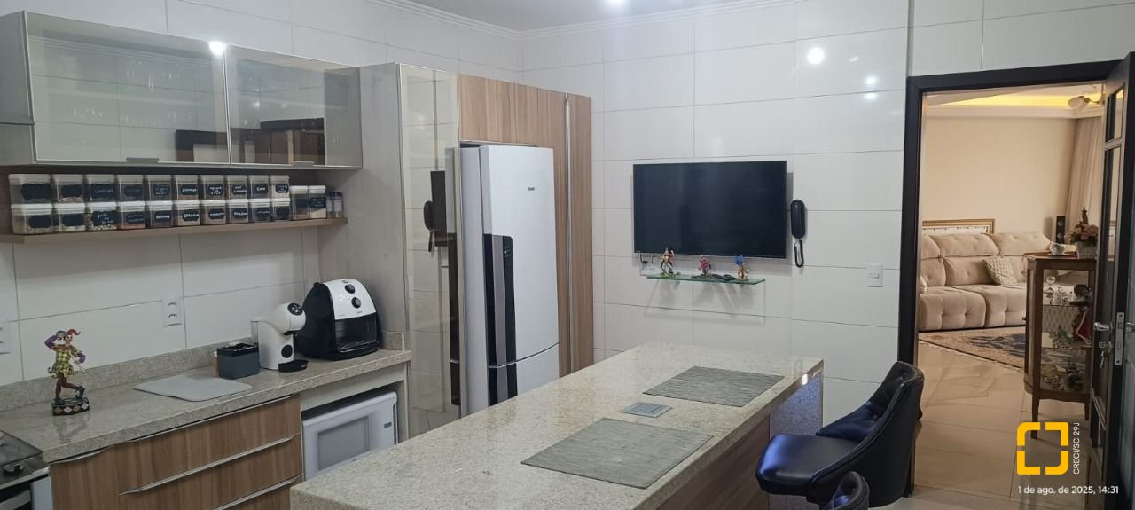 Apartamento com 128m², 4 quartos (sendo 1 suíte), 1 garagem, no bairro Estreito em Florianópolis