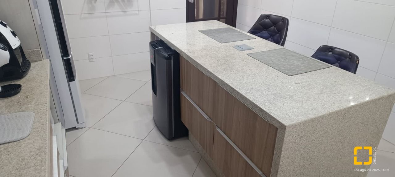 Apartamento com 128m², 4 quartos (sendo 1 suíte), 1 garagem, no bairro Estreito em Florianópolis