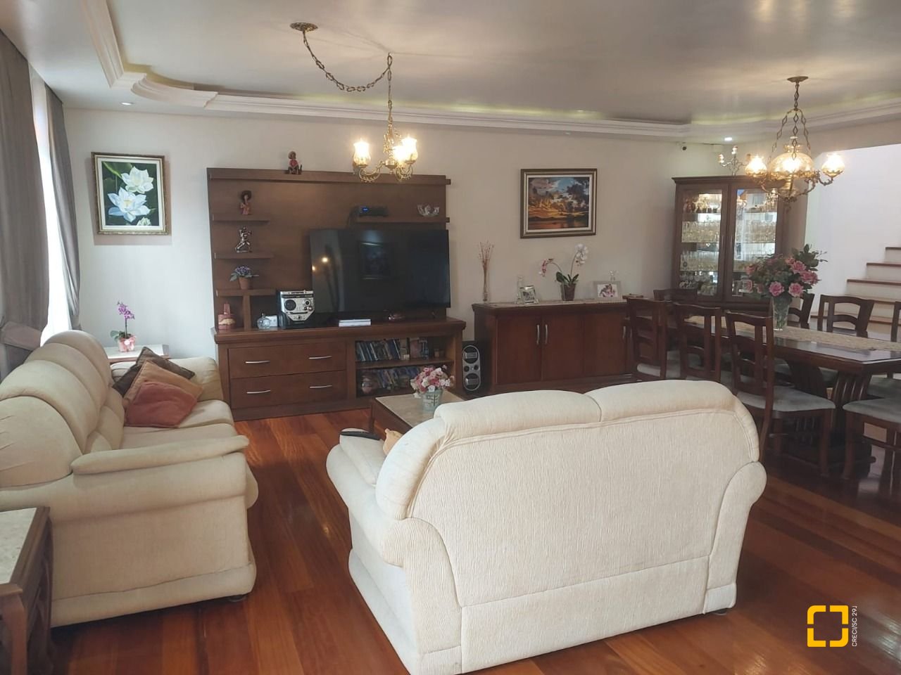 Casa com 295m², 6 quartos (sendo 2 suítes), 3 garagens, no bairro Trindade em Florianópolis