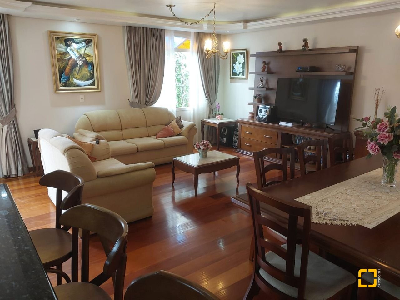 Casa com 295m², 6 quartos (sendo 2 suítes), 3 garagens, no bairro Trindade em Florianópolis