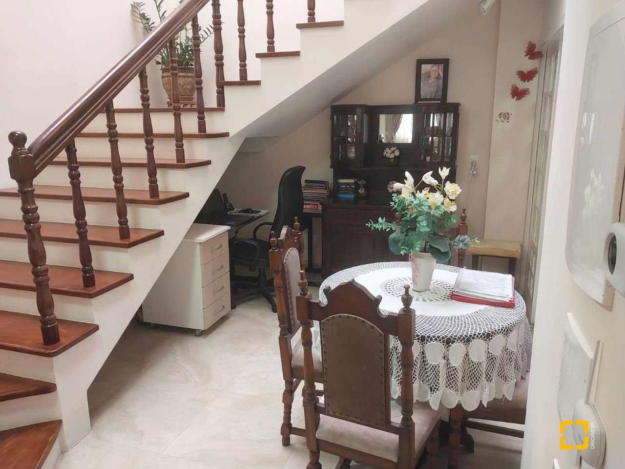 Casa com 295m², 6 quartos (sendo 2 suítes), 3 garagens, no bairro Trindade em Florianópolis
