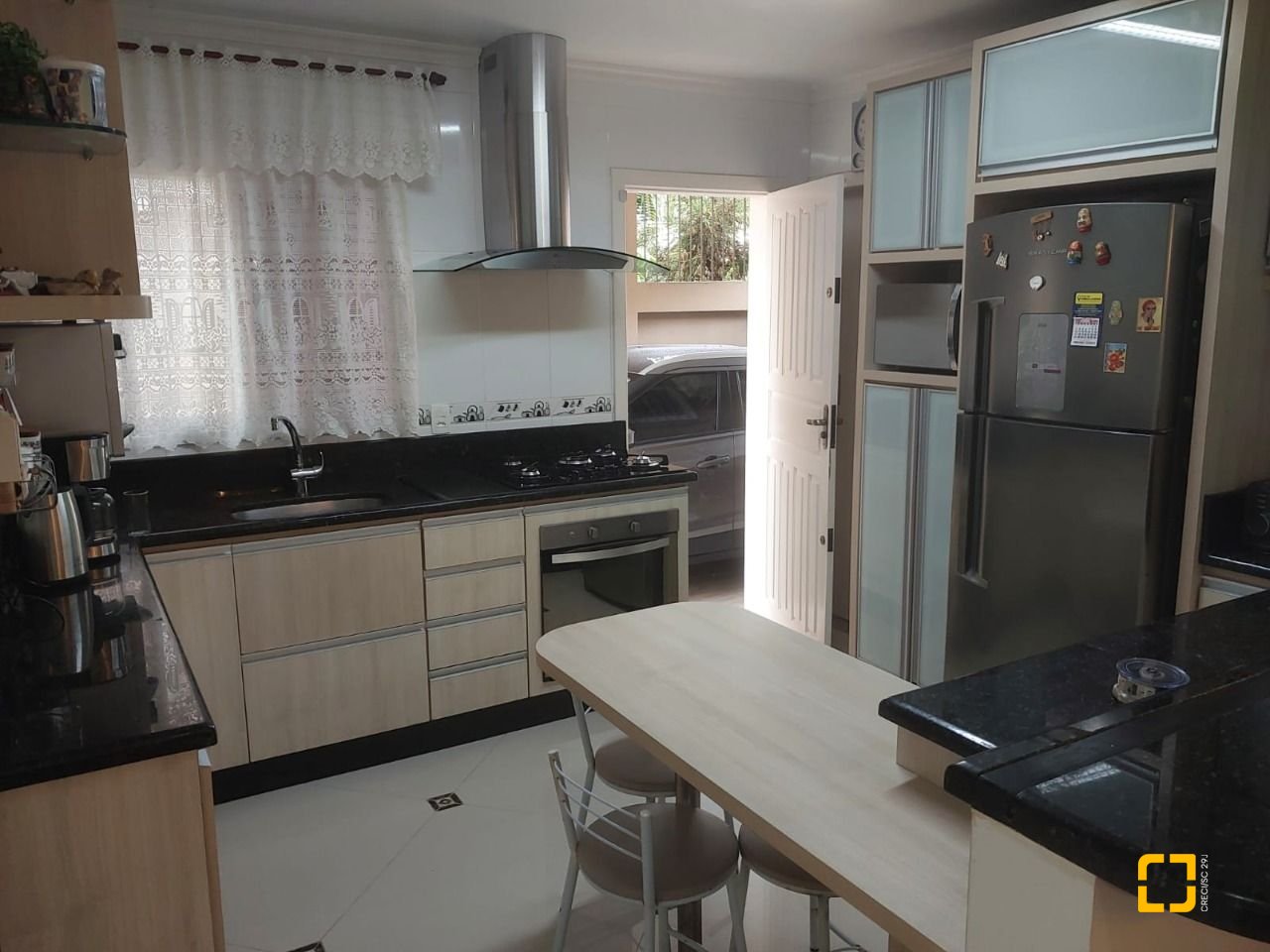 Casa com 295m², 6 quartos (sendo 2 suítes), 3 garagens, no bairro Trindade em Florianópolis