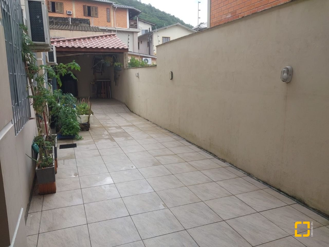 Casa com 295m², 6 quartos (sendo 2 suítes), 3 garagens, no bairro Trindade em Florianópolis