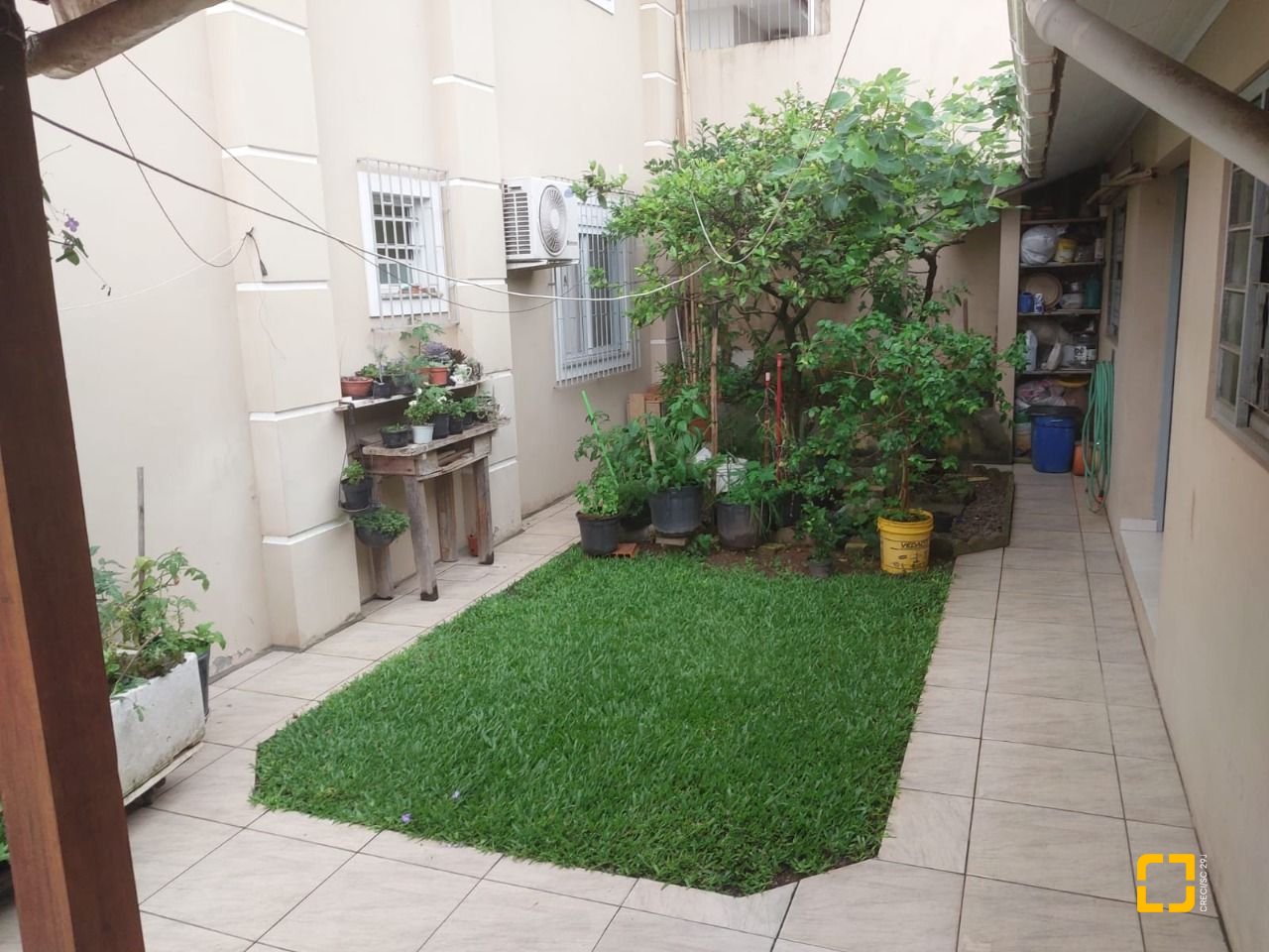 Casa com 295m², 6 quartos (sendo 2 suítes), 3 garagens, no bairro Trindade em Florianópolis
