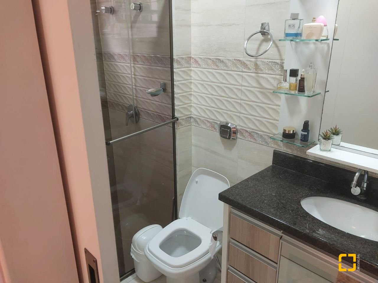 Casa com 295m², 6 quartos (sendo 2 suítes), 3 garagens, no bairro Trindade em Florianópolis