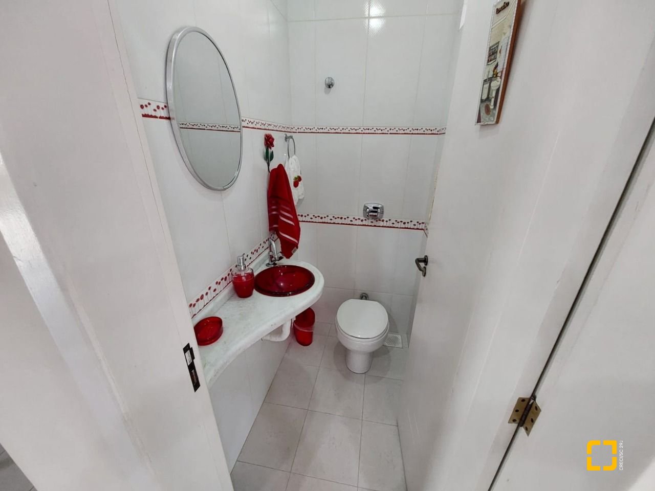 Casa com 295m², 6 quartos (sendo 2 suítes), 3 garagens, no bairro Trindade em Florianópolis