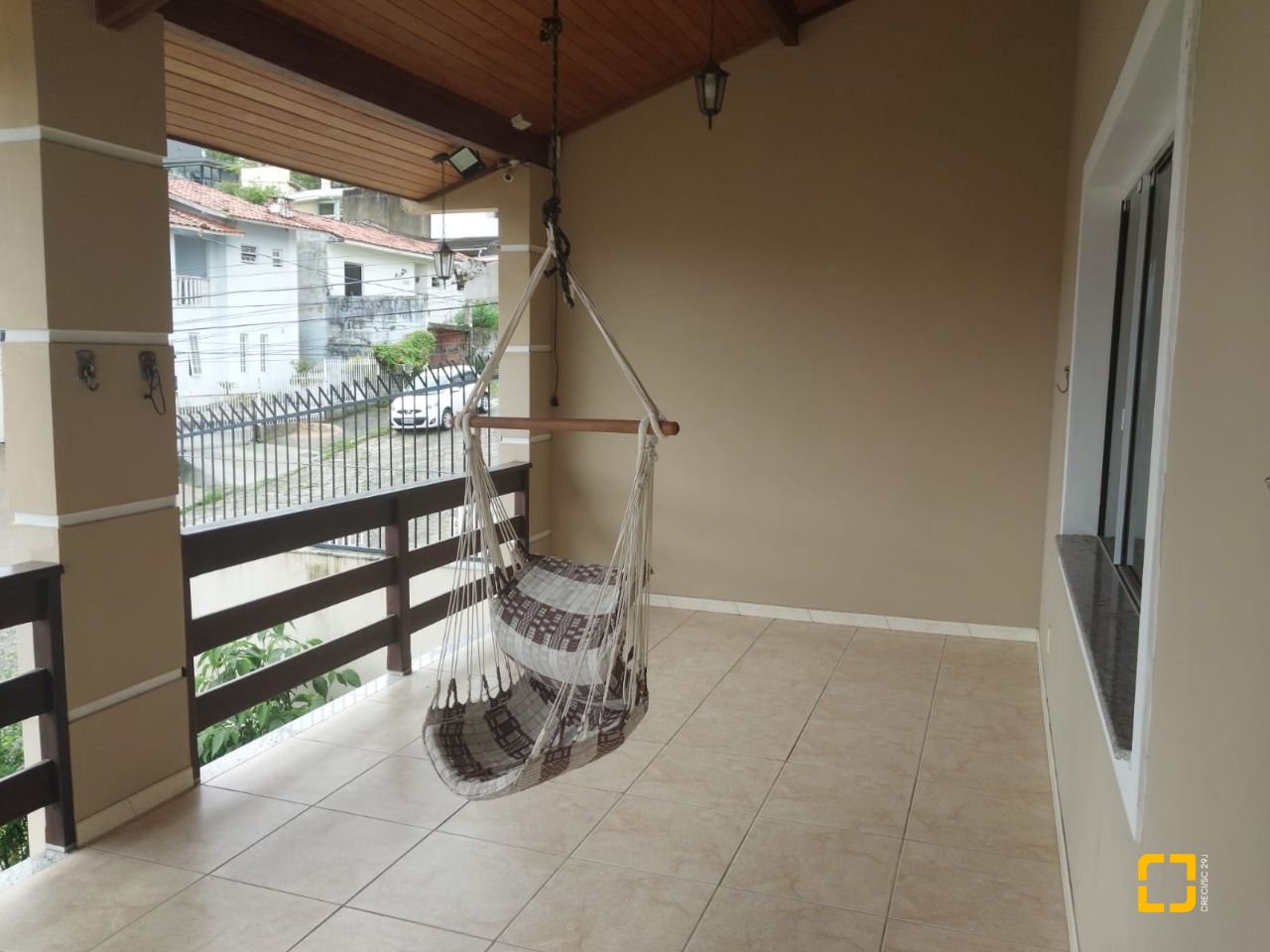 Casa com 295m², 6 quartos (sendo 2 suítes), 3 garagens, no bairro Trindade em Florianópolis