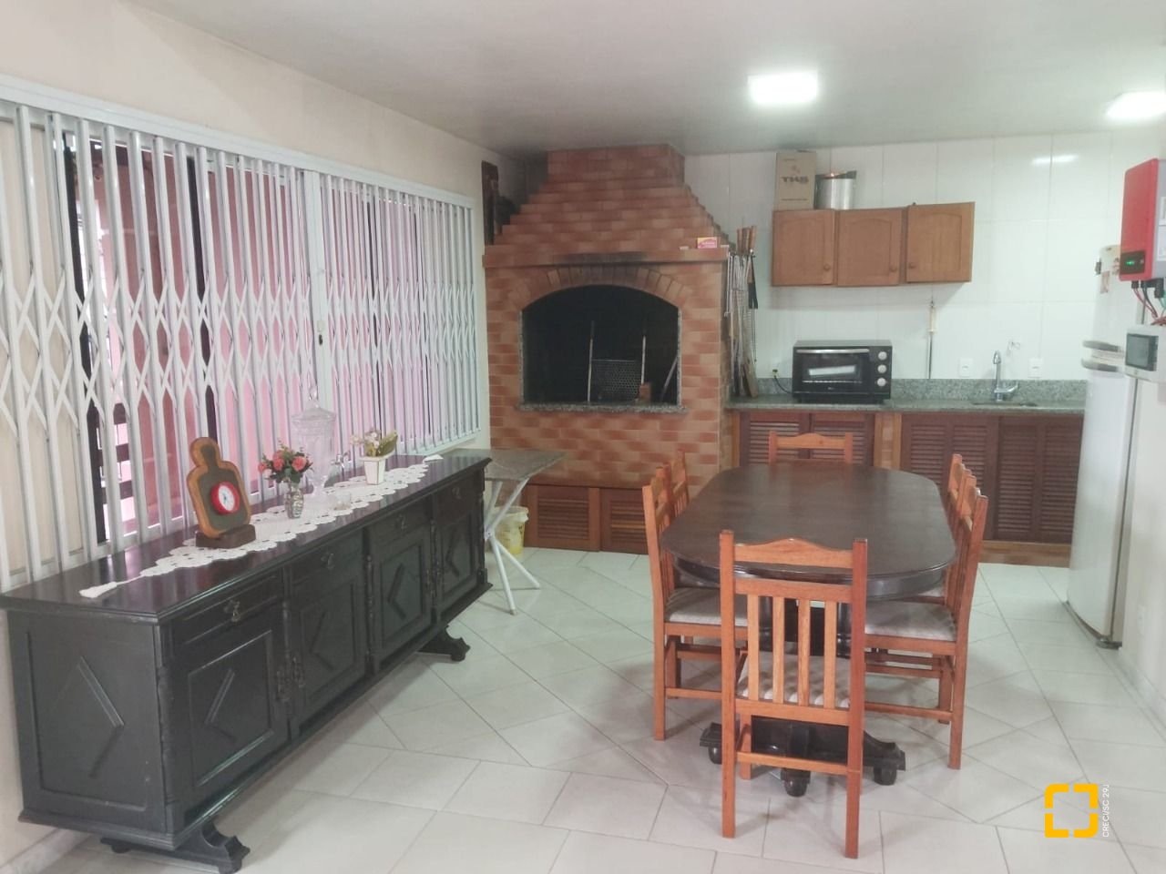 Casa com 295m², 6 quartos (sendo 2 suítes), 3 garagens, no bairro Trindade em Florianópolis
