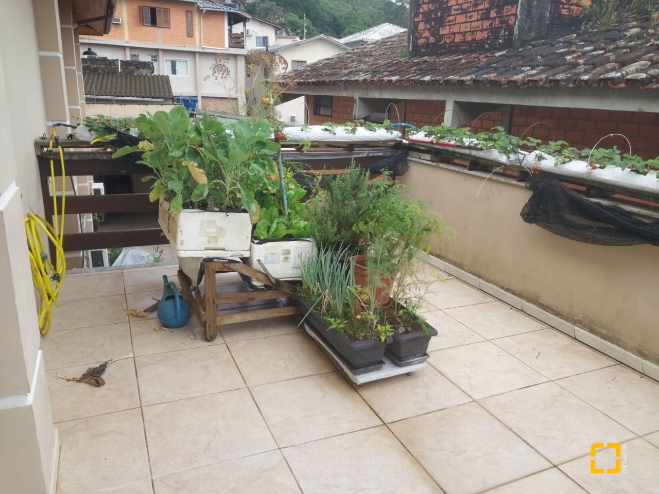 Casa com 295m², 6 quartos (sendo 2 suítes), 3 garagens, no bairro Trindade em Florianópolis