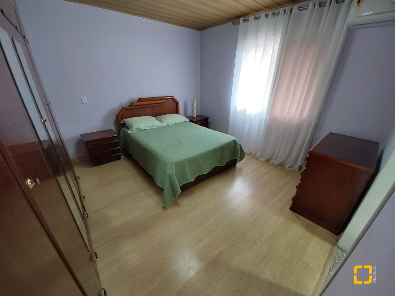 Casa com 295m², 6 quartos (sendo 2 suítes), 3 garagens, no bairro Trindade em Florianópolis