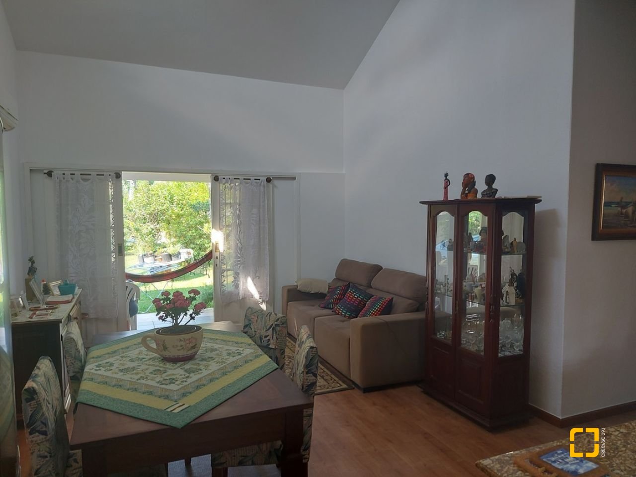 Casa com 162m², 5 quartos (sendo 1 suíte), 3 garagens, no bairro Campeche em Florianópolis