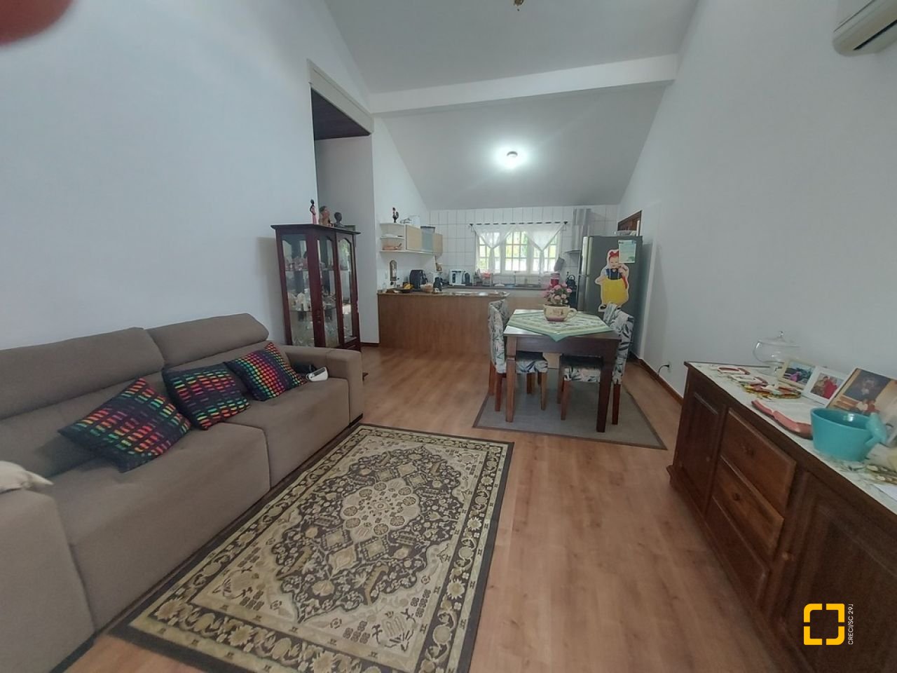 Casa com 162m², 5 quartos (sendo 1 suíte), 3 garagens, no bairro Campeche em Florianópolis