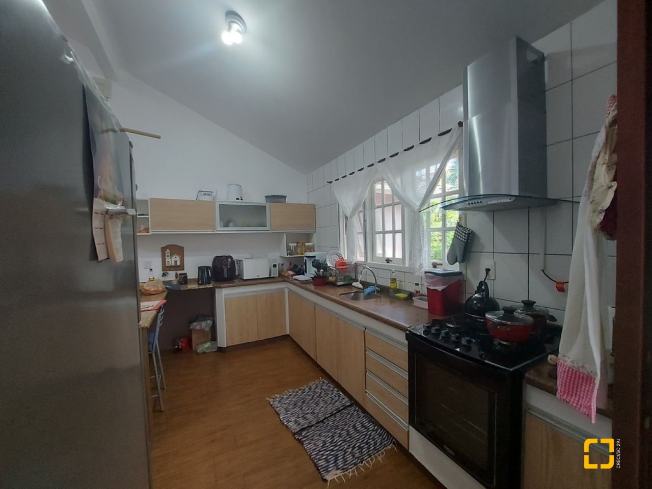 Casa com 162m², 5 quartos (sendo 1 suíte), 3 garagens, no bairro Campeche em Florianópolis