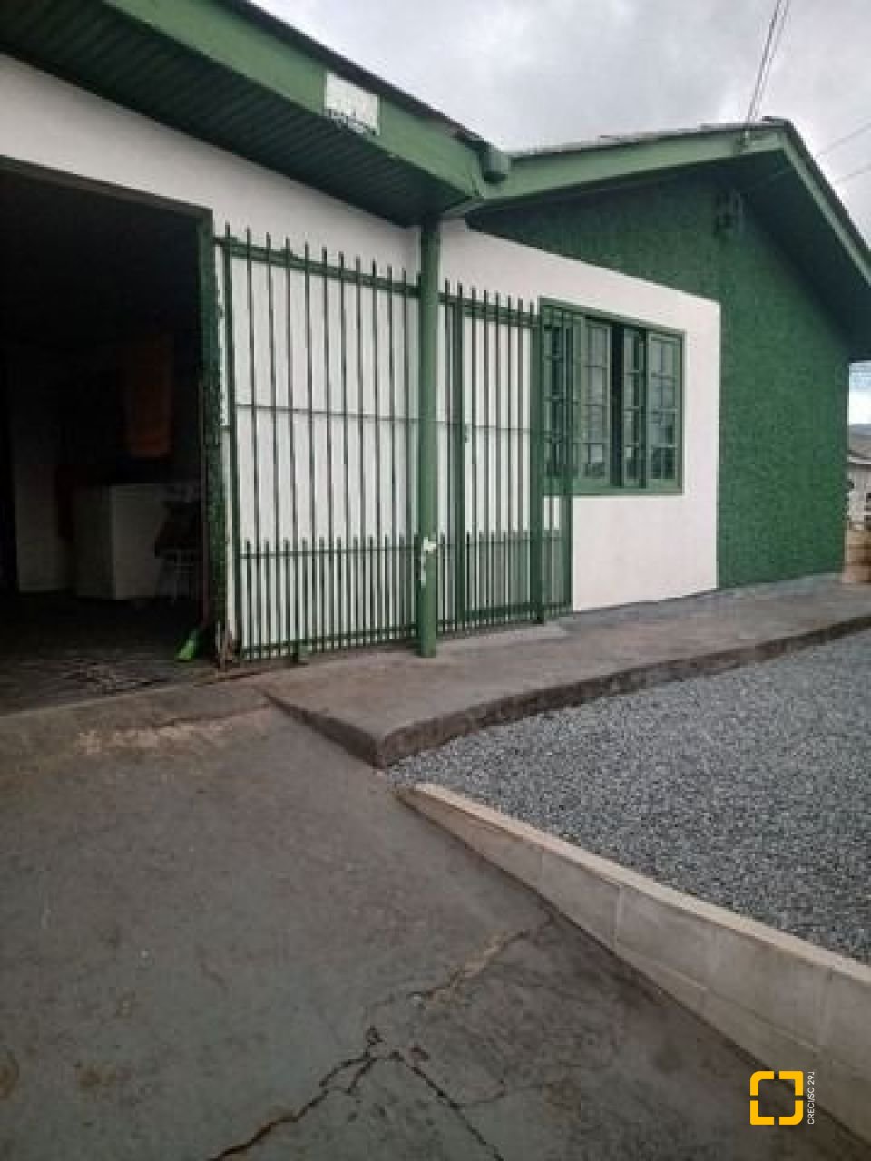 Casa com 110m², 4 quartos (sendo 1 suíte), 2 garagens, no bairro Forquilhinhas em São José
