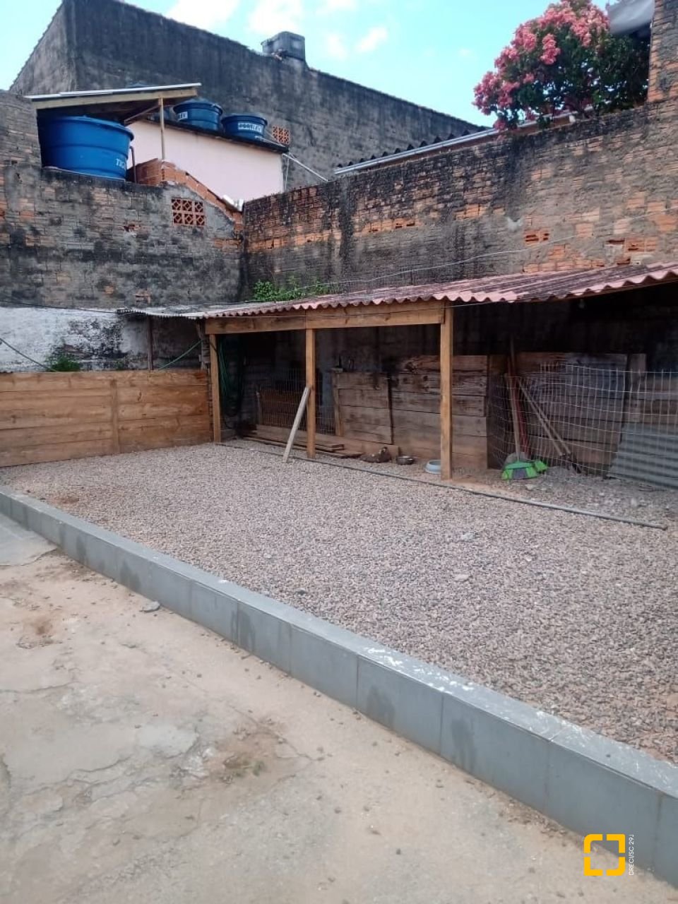 Casa com 110m², 4 quartos (sendo 1 suíte), 2 garagens, no bairro Forquilhinhas em São José