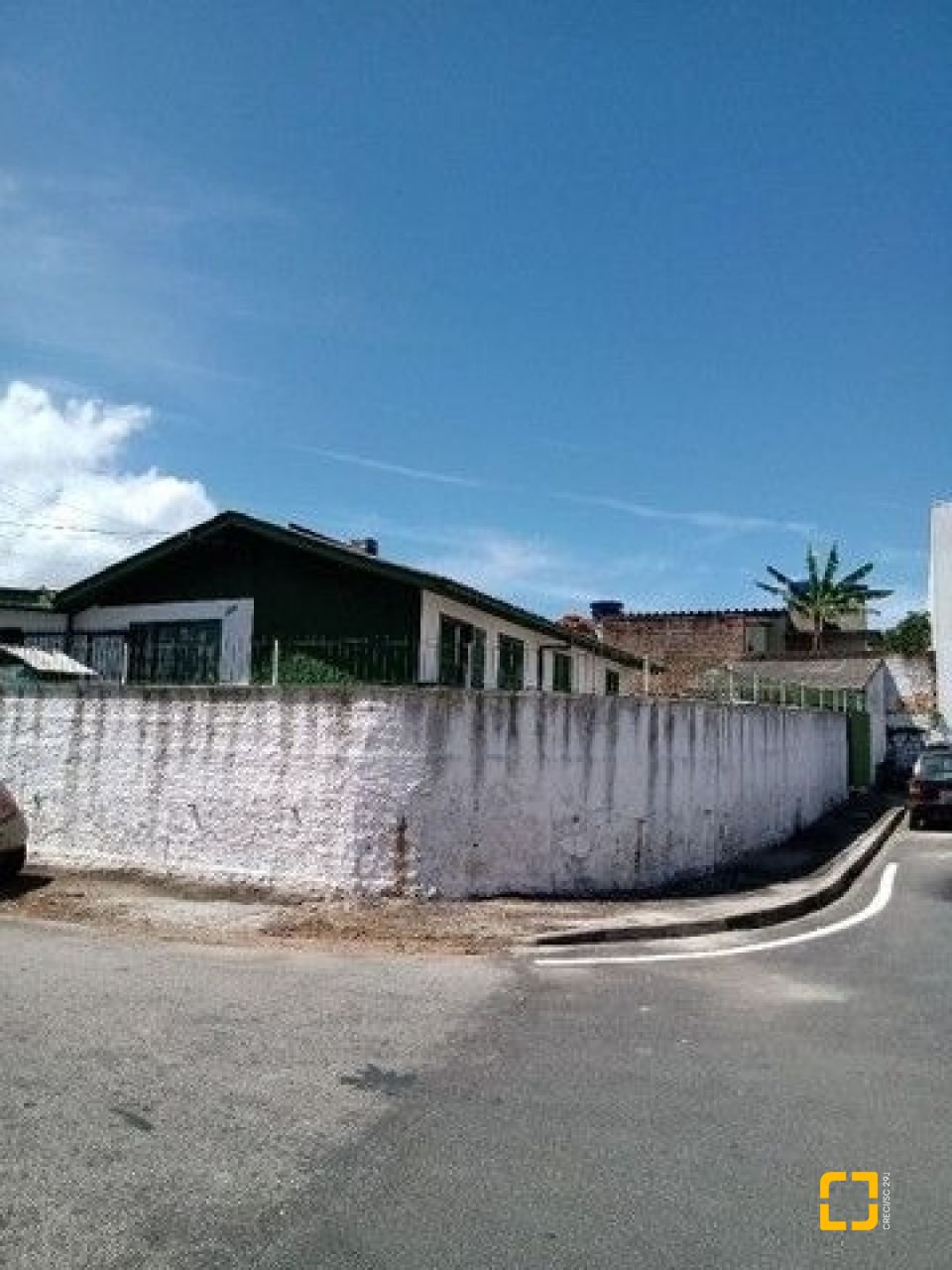 Casa com 110m², 4 quartos (sendo 1 suíte), 2 garagens, no bairro Forquilhinhas em São José