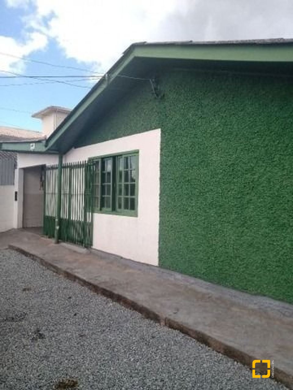Casa com 110m², 4 quartos (sendo 1 suíte), 2 garagens, no bairro Forquilhinhas em São José