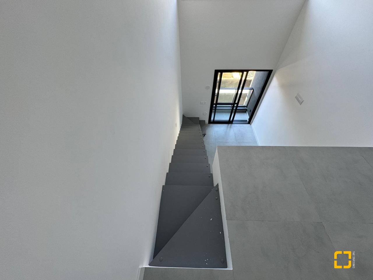 Loft com 44m², 1 quarto (sendo 1 suíte), 1 garagem, no bairro Novo Campeche em Florianópolis