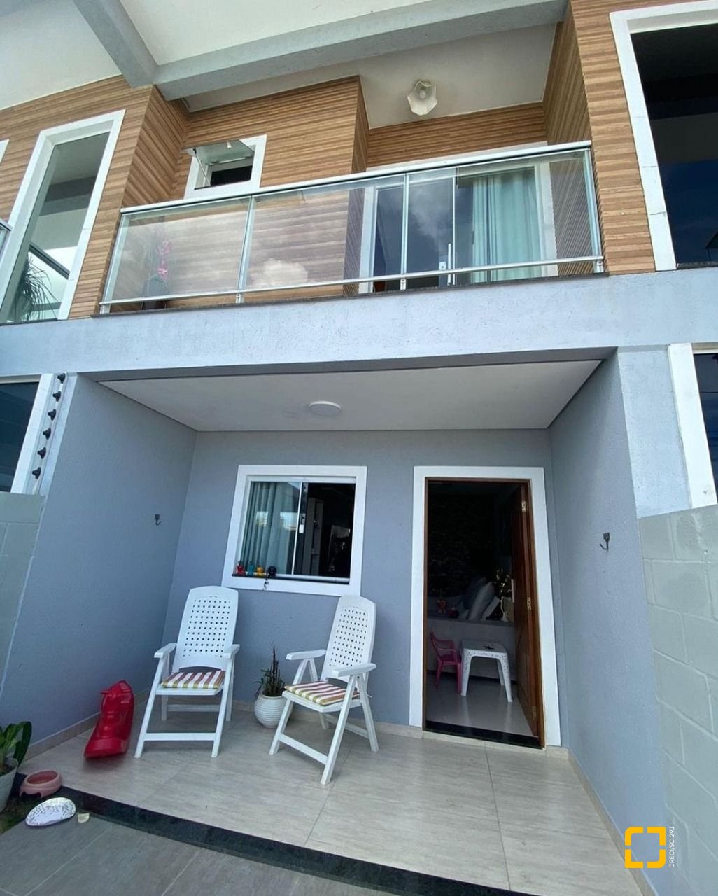 Casa com 120m², 4 quartos (sendo 2 suítes), 2 garagens, no bairro Rio Vermelho em Florianópolis