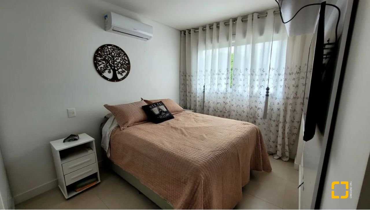 Apartamento com 107m², 4 quartos (sendo 2 suítes), 2 garagens, no bairro Ingleses em Florianópolis