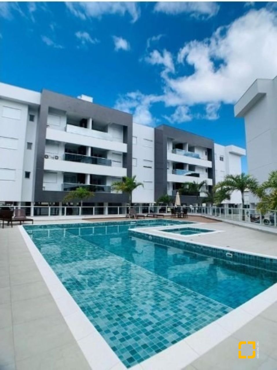 Apartamento com 107m², 4 quartos (sendo 2 suítes), 2 garagens, no bairro Ingleses em Florianópolis