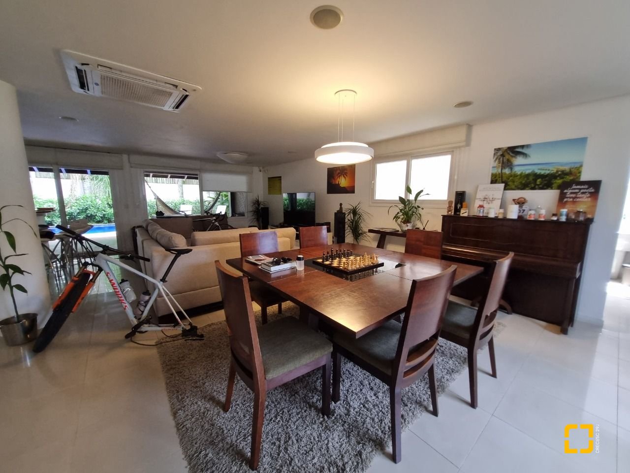 Casa de Condomínio com 400m², 6 quartos (sendo 6 suítes), 2 garagens, no bairro Barra da Lagoa em Florianópolis