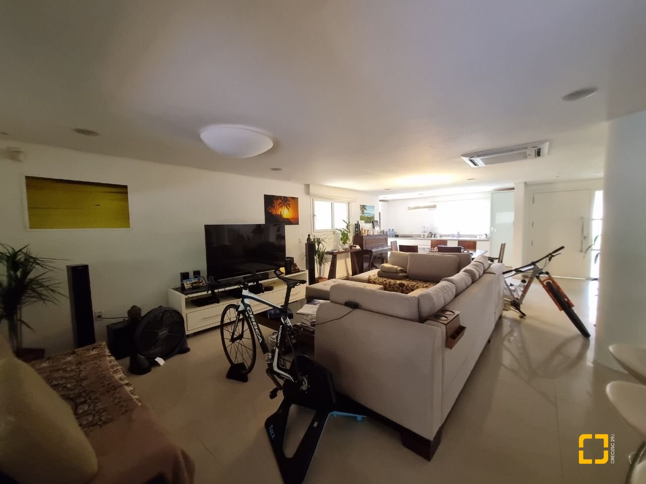 Casa de Condomínio com 400m², 6 quartos (sendo 6 suítes), 2 garagens, no bairro Barra da Lagoa em Florianópolis