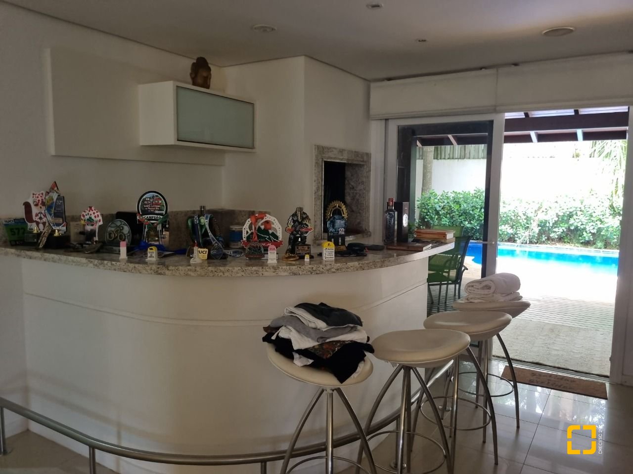 Casa de Condomínio com 400m², 6 quartos (sendo 6 suítes), 2 garagens, no bairro Barra da Lagoa em Florianópolis