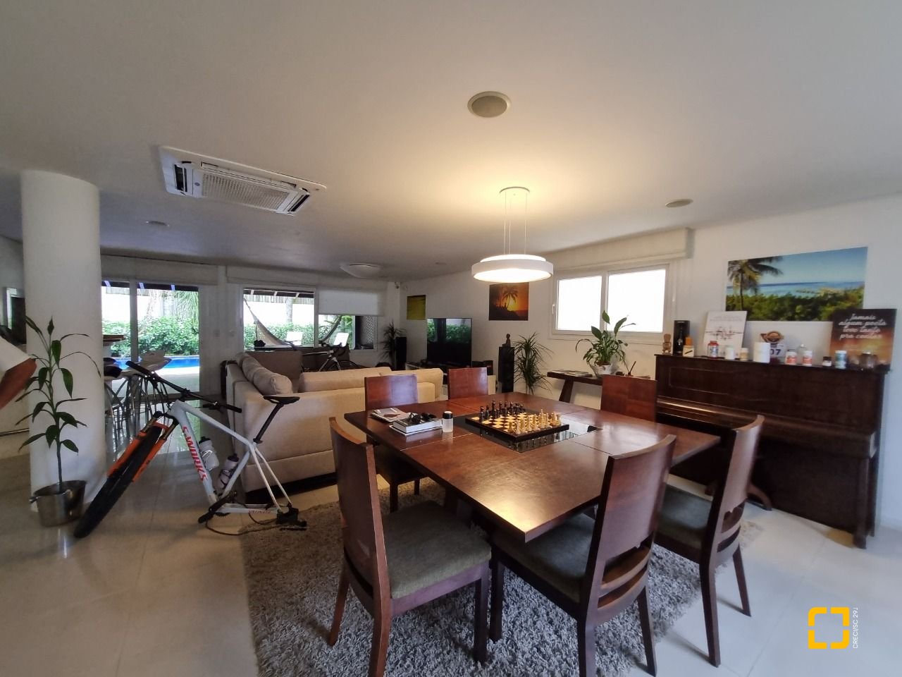 Casa de Condomínio com 400m², 6 quartos (sendo 6 suítes), 2 garagens, no bairro Barra da Lagoa em Florianópolis