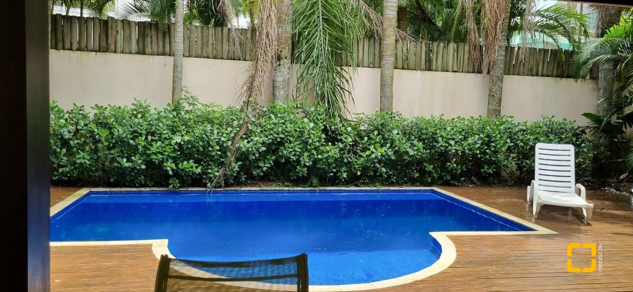 Casa de Condomínio com 400m², 6 quartos (sendo 6 suítes), 2 garagens, no bairro Barra da Lagoa em Florianópolis
