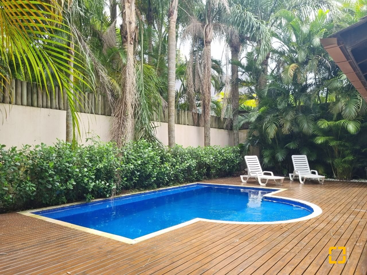 Casa de Condomínio com 400m², 6 quartos (sendo 6 suítes), 2 garagens, no bairro Barra da Lagoa em Florianópolis