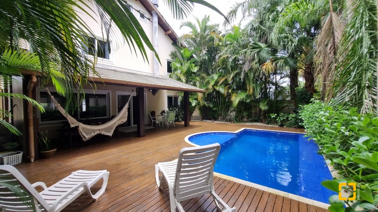 Casa de Condomínio com 400m², 6 quartos (sendo 6 suítes), 2 garagens, no bairro Barra da Lagoa em Florianópolis