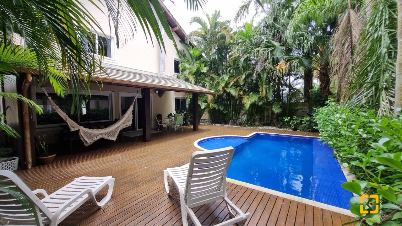 Casa de Condomínio com 400m², 6 quartos (sendo 6 suítes), 2 garagens, no bairro Barra da Lagoa em Florianópolis