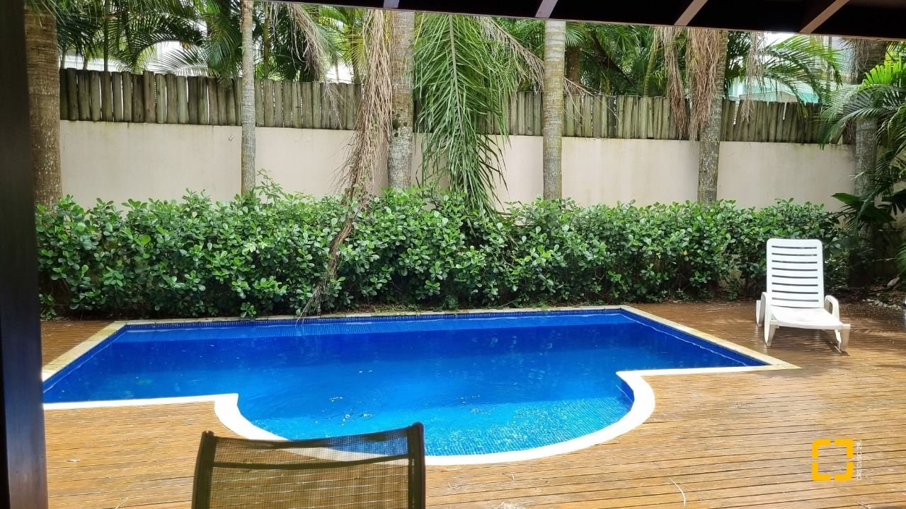 Casa de Condomínio com 400m², 6 quartos (sendo 6 suítes), 2 garagens, no bairro Barra da Lagoa em Florianópolis